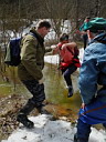 Легка и весела и ей вода не беда пролетает над ней как стрела.